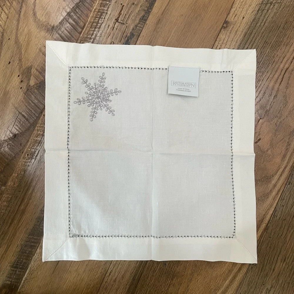 NEW 8 Restoration Hardware Christmas Linen Napkins